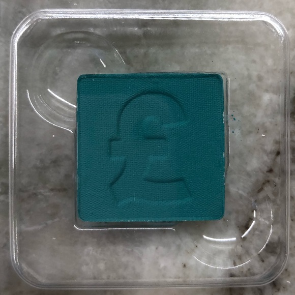 JEFFREE STAR COSMETICS HEAVY WEIGHTED EYESHADOW Matte Emerald - Picture 6 of 6